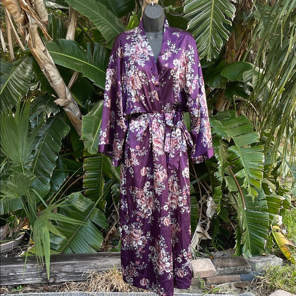 Tallia Sody, dark purple floral satin kimono